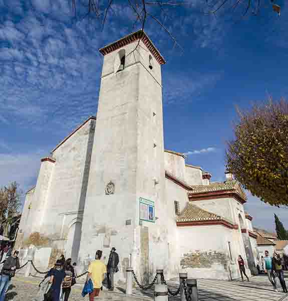 Granada 183 - barrio del Albayzin - iglesia de San Nicolás.jpg